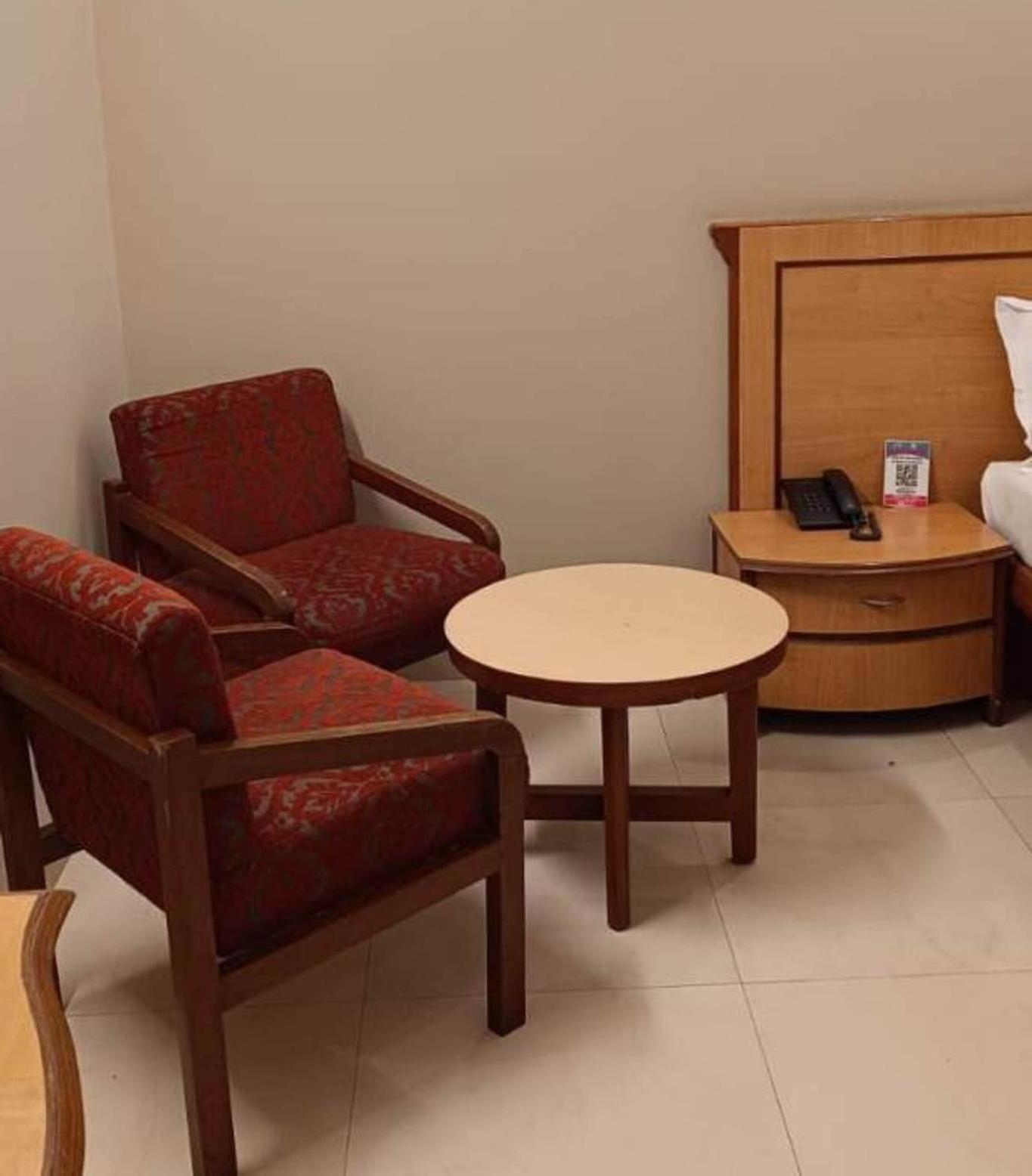 Hotel Woodland Колхапур Екстериор снимка
