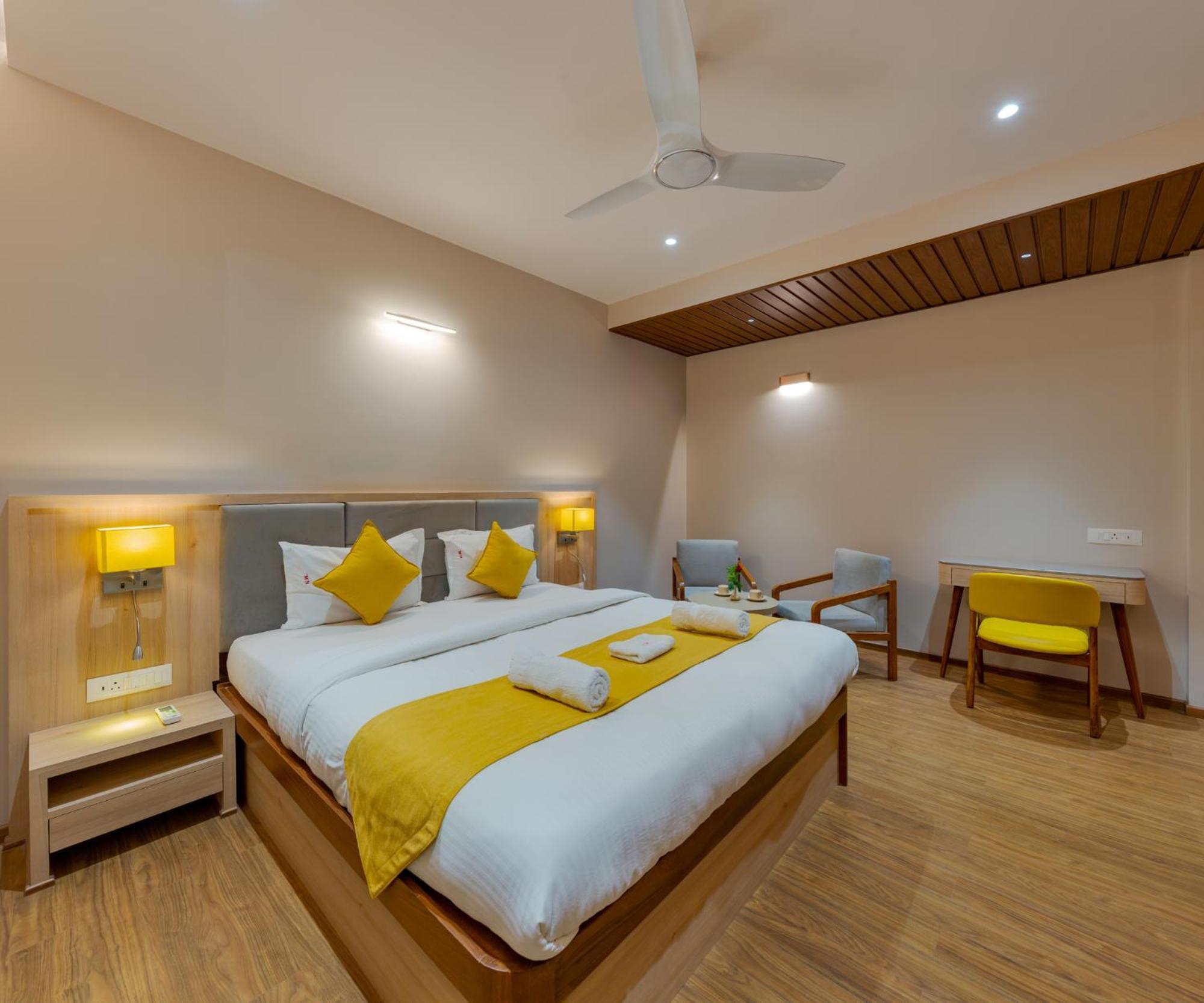 Hotel Woodland Колхапур Екстериор снимка