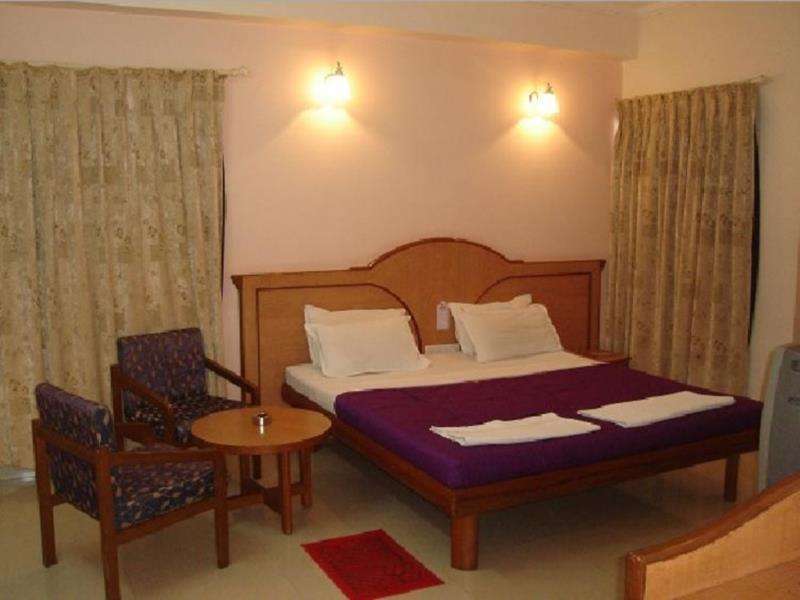 Hotel Woodland Колхапур Екстериор снимка