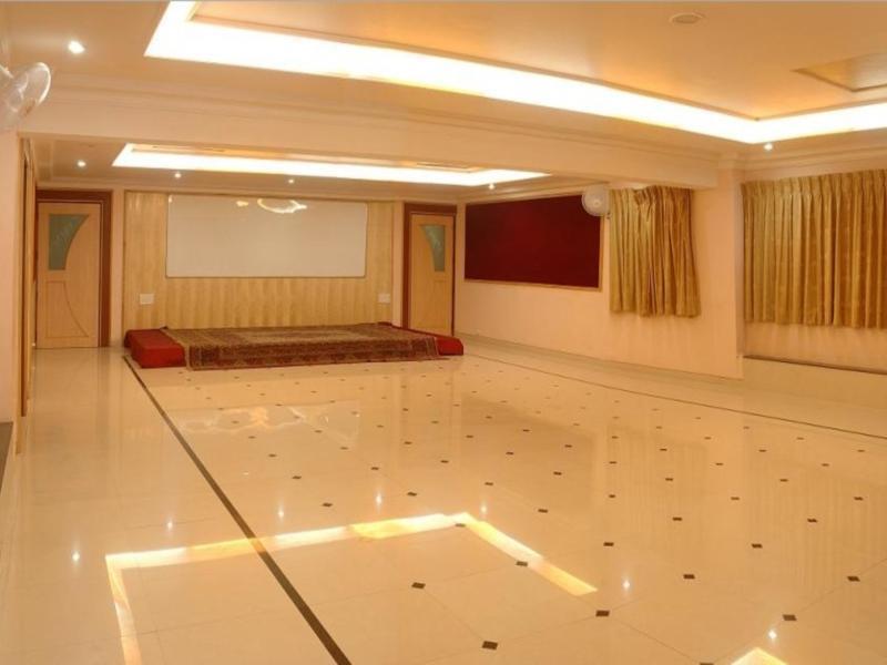 Hotel Woodland Колхапур Екстериор снимка