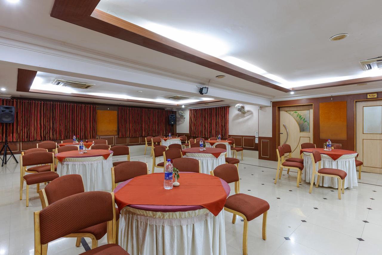 Hotel Woodland Колхапур Екстериор снимка