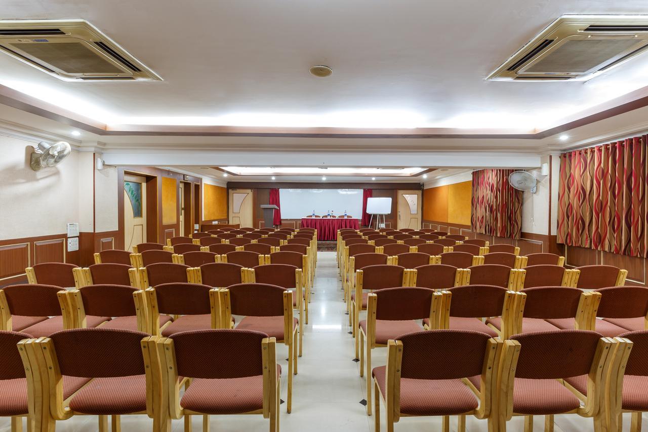 Hotel Woodland Колхапур Екстериор снимка