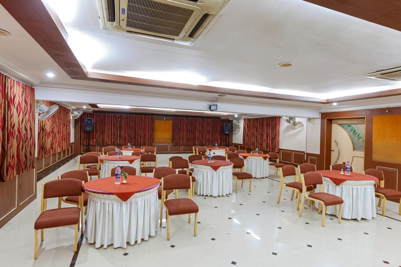 Hotel Woodland Колхапур Екстериор снимка